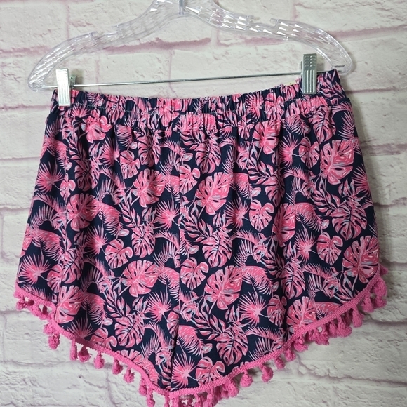 Simply Southern  Pink Floral Pom Pom Shorts Size L/XL - Picture 2 of 4